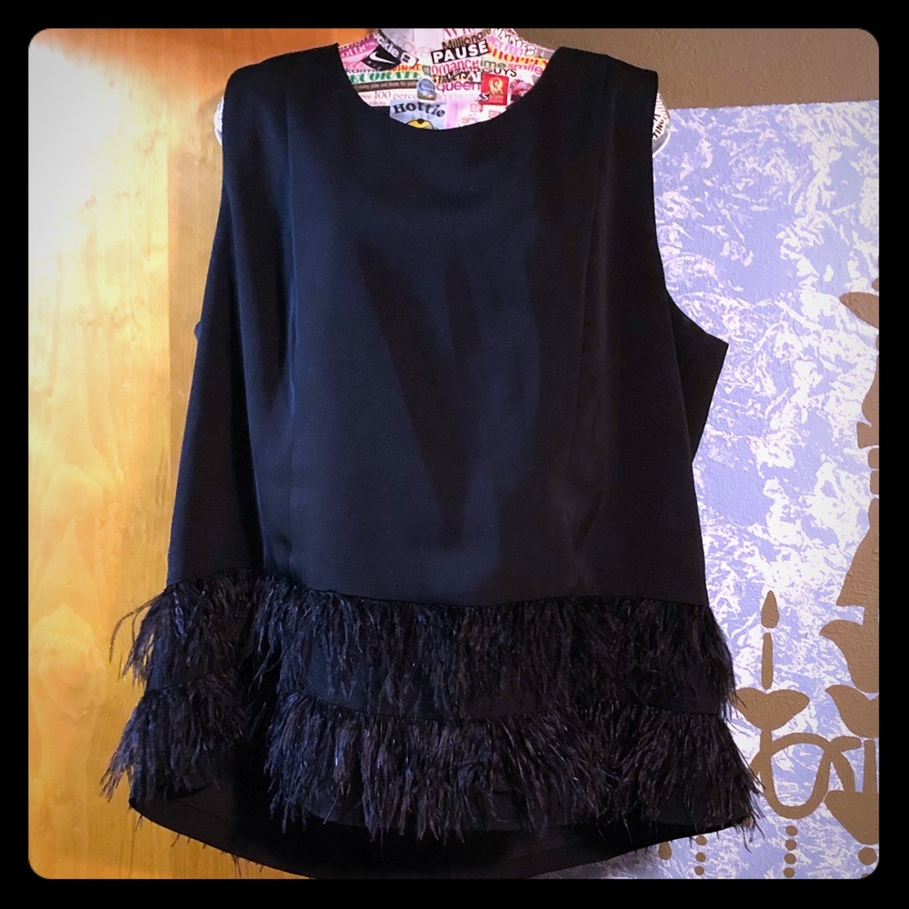 🎈Black Polyester Tank/Ostrich Feather Accent🎈